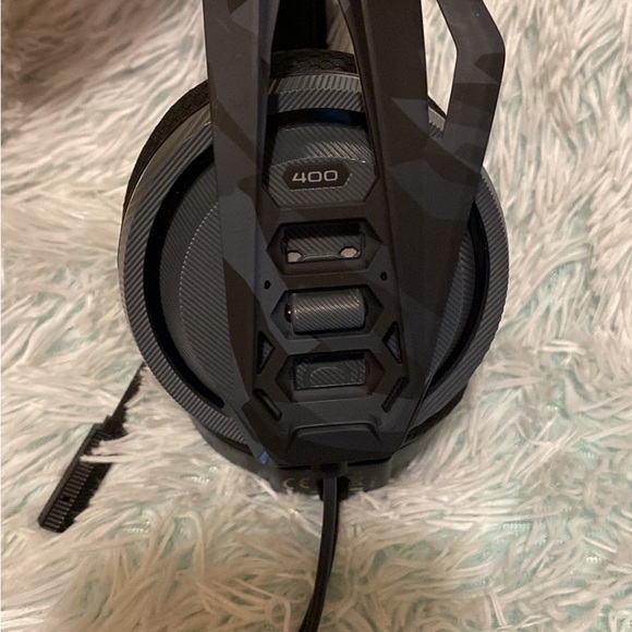 Selling because I have other sets of headphones brand brew color black and grey - Picture 5 of 5